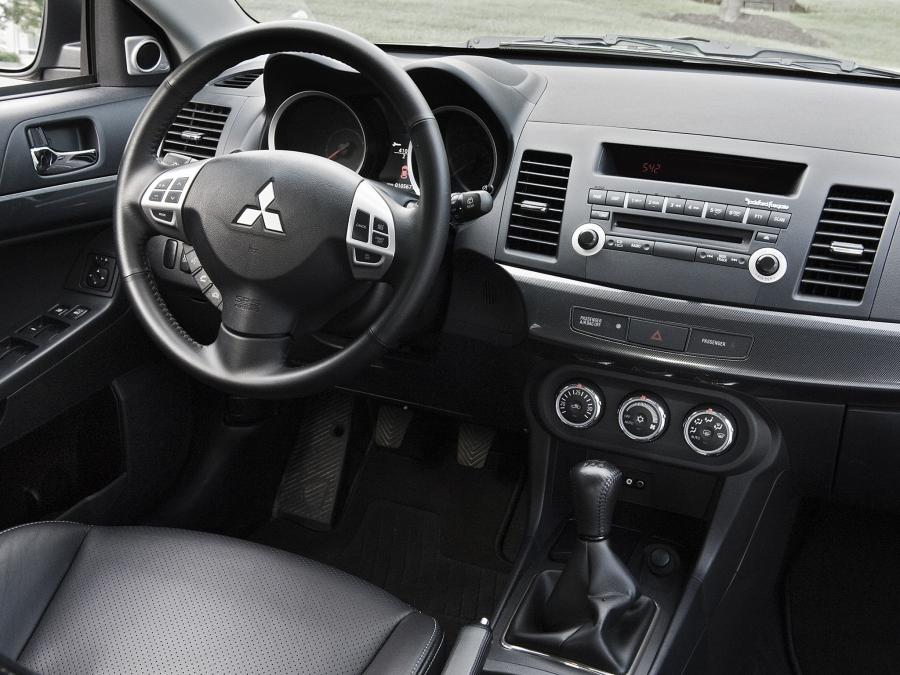  Mitsubishi Lancer Sportback GTS 2009 года  (US) (фото 9 из 12)